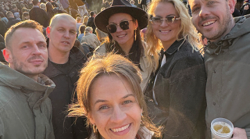 Maija Līne-Buce ar saviem draugiem Imagine Dragons koncertā Tallinā.