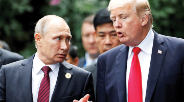 ASV prezidents Donalds Tramps un Krievijas līderis Vladimirs Putins abu iepriekšējās tikšanās laikā 2017. gadā Vjetnamā.