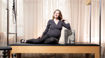Lauma glezno savā darbavietā Polestar Pilates Latvija studijā.