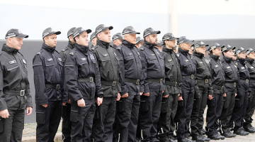 Rīgas vicemērs Edvards Ratnieks vēlas imigrantu tvarstīšanas reidos sūtīt pašvaldības policistus.