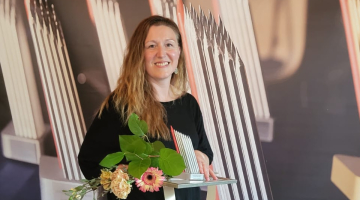 Ir žurnāliste Ilze Šķietniece Latvijas Žurnālistu asociācijas «Izcilības balvas 2025» pasniegšanas ceremonijā.