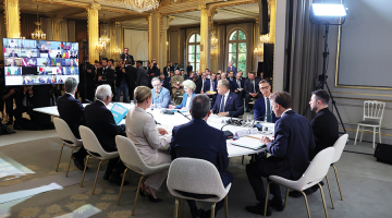 Labas gribas koalīcijas apspriede Elizejas pilī Parīzē 4. septembrī. Daudzu valstu līderi tajā piedalījās virtuāli.