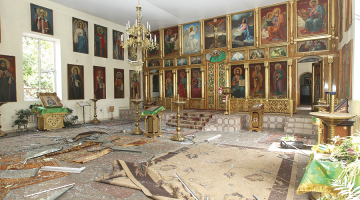 Kopš Krievijas iebrukuma Ukrainā sagrauti vai sabojāti 1599 kultūras mantojuma objekti un 2415 kultūras iestādes, tajā skaitā 491 iznīcināta pilnībā. Smagākie postījumi ir Harkivas, Hersonas un Doneckas apgabalā, saskaitījusi Ukrainas Kultūras ministrija. Attēlā: postījumi Svētā Pētera un Pāvula baznīcā Dņiprā.
