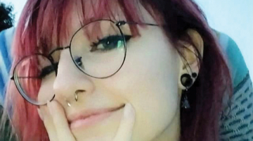 Šī Luīzes fotogrāfija mammai ir pati mīļākā.
