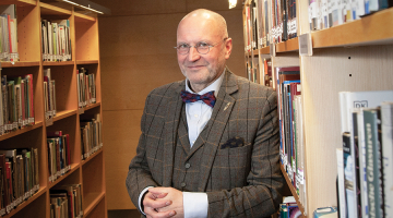 Vācu vēsturnieks Tomass T. Millers pērn pievērsās pirmās latviešu valodā drukātās grāmatas noslēpumu izpētei.