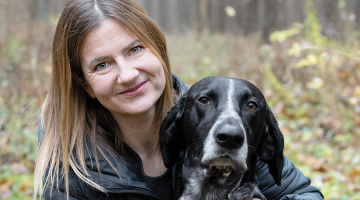 Treniņus vajadzēja saplānot starp darbu, bērnudārziem un pulciņiem. «Citreiz tie bija pirms darba — saulīte aust, bet es jau braucu uz mežu,» stāsta Gunda.