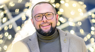 Esmu no tiem cilvēkiem, kas pieaugušā dzīvē dara to, ko bērnībā izsapņojis, saka December Design dibinātājs Kristaps Štobis.