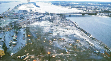 Barikāžu ugunskuri pie Latvijas televīzijas ēkas Zaķusalā 1991. gada janvārī