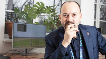 Kirils Solovjovs sāka programmēt septiņu gadu vecumā, kad apnika spaidīt kalkulatora pogas. Pats pirmais dators atdots kolekcionāram Siguldā, bet otrais joprojām glabājas paša mājās.