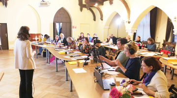 Pērn novembrī tika mācīti pirmie 23 Teen STAR instruktori, kuri gatavi mācīt jauniešiem par dzimumaudzināšanu. Foto — Ģimenes ekoloģijas institūts, Facebook