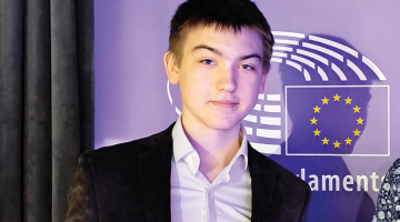 «Pat ja varam palīdzēt tikai dažiem cilvēkiem, ieguldītais darbs ir tā vērts,» uzskata vidusskolnieks Kristofers Kleinšmits.