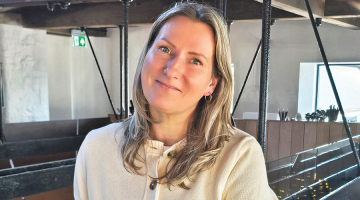 «Pirmo reizi trasē visi ir nobijušies. No zilumiem arī neviens nav aizbēdzis. Man galvenais bija iemācīt bērniem iemīlēt šo sporta veidu. Tas panākams caur spēlēm, caur draudzību,» saka pedagoģe un bijusī kamaniņu trenere Arnita Ancēna.