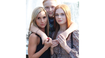 Irina Kučerenko ar dēlu Arturu un meitu Ļeru.