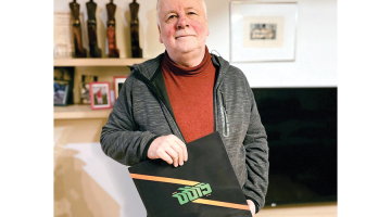 Pazīstamākais ODIS dalībnieks Arnis Mednis ar jauno skaņuplati. Publicitātes foto