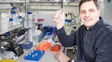 Kalvja Branguļa komanda ir vienīgā Eiropā, kas pēta borēliju proteīnu struktūras.