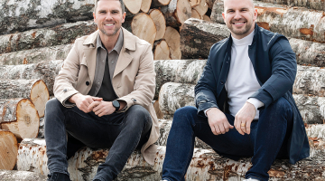 Kristaps Jēkabsons (no kreisās) un Kristaps Grietiņš, SIA ZLM Mežizstrāde līdzīpašnieki.