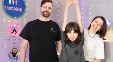 Dāvids Mitrēvics ar sievu Līgu un meitu Šarloti.