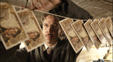 Filmas galvenajam varonim ir reāls prototips — poļu inženieris Bojarskis, kurš Francijā nonāca pēc Otrā pasaules kara. Galvenajā lomā aktieris Reda Katebs. Publicitātes foto