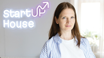 Alise Dīrika Riga TechGirls darbībā aktīvi iesaistījās pirmos piecus gadus, pēc tam darbojās kā mentore. «Tagad Riga TechGirls ir mans paziņu un draudzeņu loks. Tā ir mana drošā vieta, kur atgriezties.»