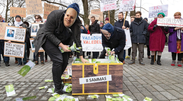 2020. gada 29. janvāris. Protests pie Igaunijas parlamenta pret brīvprātīguma principu pensiju 2. līmenī. Tomēr parlaments ar 56 pret 45 balsīm šo iniciatīvu apstiprināja.