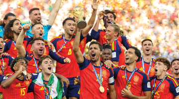 Finālmačā pārspējot Argentīnu, pasaules kausu futbolā izcīnīja Spānijas izlase. Turnīra astoņās spēlēs Spānija ielaida tikai vienus vārtus ceturtdaļfinālā pret Beļģiju. Pēdējo 18 gadu laikā Spānija izcīnījusi trīs Eiropas čempionu titulus un divus pasaules kausus.