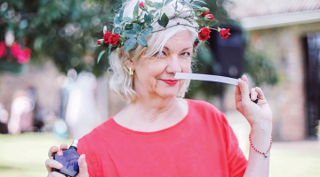 Marika Rozenberga zināšanās par smaržām dalās ne tikai pašas veidotā blogā un Instagram profilā, bet arī dažādās meistarklasēs. Foto — Sandra Garanča