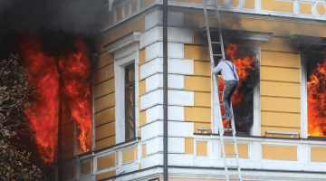 Krievu dronu uzbrukumā Kijivai 28. septembrī nogalināts viens un ievainots 21 cilvēks, tajā skaitā trīs bērni. Trāpīts Ukrainas Nacionālās zinātņu akadēmijas ēkai, medicīnas centram un citiem objektiem pilsētas centrā.