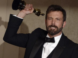 Bens Afleks ar Oskaru par filmu "Argo". Foto: EPA/LETA