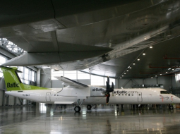 &#39;&#39;airBaltic&#39;&#39; Rīgas lidostā prezentē ceturto jauno &#39;&#39;Bombardier&#39;&#39; lidaparātu. Foto: Evija Trifanova, LETA