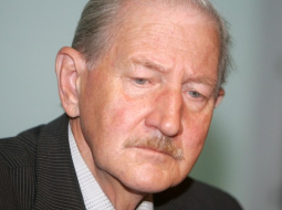 Attēlā: Aivars Endziņš.