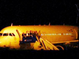 No Maskavas izlidojusī lidmašīna tika nosēdināta Ankarā, lai noskaidrotu, kādu aizliegtu kravu Sīrijai tā ved. Foto: AFP/LETA