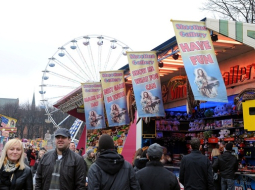 Atrakcijas pavasarī Esplanādē Rīgas centrā. Foto: Ieva Čīka, LETA