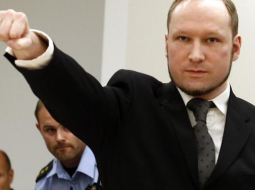 Bērings-Breivīks tiesas zālē. Foto: AFP/LETA