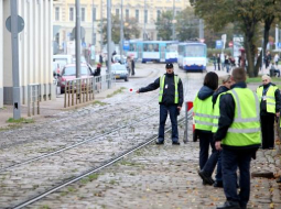 "Rīgas satiksmes" biļešu kontrolieri. Foto: Edijs Pālens, LETA