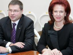Solvita Āboltiņa un Valdis Dombrovskis koalīcijas sarunās. Foto: Ieva Čīka, LETA