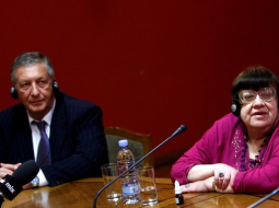Valērija Novodvorska (no labās) un Konstantīns Borovojs Saeimā tiekas ar deputātiem. Foto: Dmitrijs Suļžics, F64
