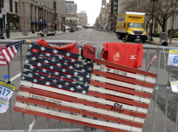 Policijas nožogojums Bostonas maratona ielā. Foto: EPA/LETA