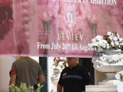 "Carlton" viesnīcā Kannās bija atvērta "Leviev" dārglietu izstāde. Foto: AFP/LETA