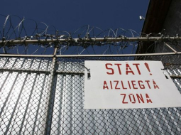 Cietuma žogs. Foto: Elmārs Rudzītis, F64