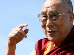 Dalailama ierodas Rīgā. Foto: Dmitrijs Suļžics, F64