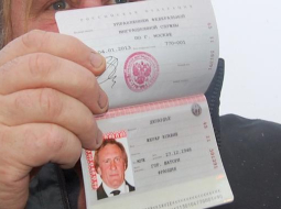 Franču kinoaktieris Žerārs Depardjē ar Krievijas pasi. Foto: AFP/LETA