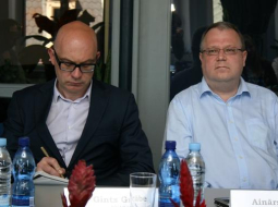 Nacionālās elektronisko plašsaziņas līdzekļu padomes (NEPLP) loceklis Gints Grūbe (no kreisās) un NEPLP priekšsēdētājs Ainārs Dimants. Foto: Andrejs Baburovs, LETA