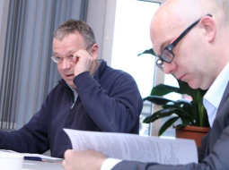 Nacionālās elektronisko plašsaziņas līdzekļu padomes (NEPLP) priekšsēdētājs Ainārs Dimants (no kreisās) un NEPLP loceklis Gints Grūbe piedalās NEPLP sēdē. Foto: Edijs Pālens, LETA