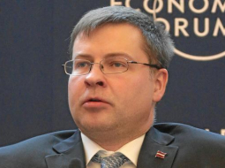 Valdis Dombrovskis uzstājas diskusijā Davosā. Foto: swiss-image.ch/Photo Remy Steinegger
