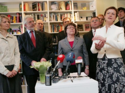 Vairāki cilvēki no &quot;Meierovicas biedrības&quot; iestājušies PS. Viņu vidū arī Sarmīte Ēlerte, kas ir arī biedrības valdē. Autors: Evija Trifanova, LETA