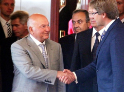 Jurijs Lužkovs un Nols Ušakovs tikšanās reizē 2010.gada augustā. foto: Mārtiņš Zilgalvis, f64