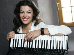Akordeoniste Ksenija Sidorova, foto Lauris Vīksna, f64