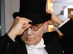 Aktieris Juris Kalniņš izrādē atveidos Kārli Ulmani. Foto Kaspars Krafts, f64