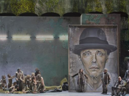 Skats no Alvja Hermaņa iestudētās operas "Gewain" Zalcburgas operfestivālā. Attēls no festivāla mājas lapas