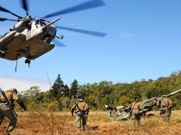 &#39;&#39;GM Helicopters&#39;&#39; komanda ANO Pasaules pārtikas programmas uzdevuma laikā. Foto: publiceyenews.com